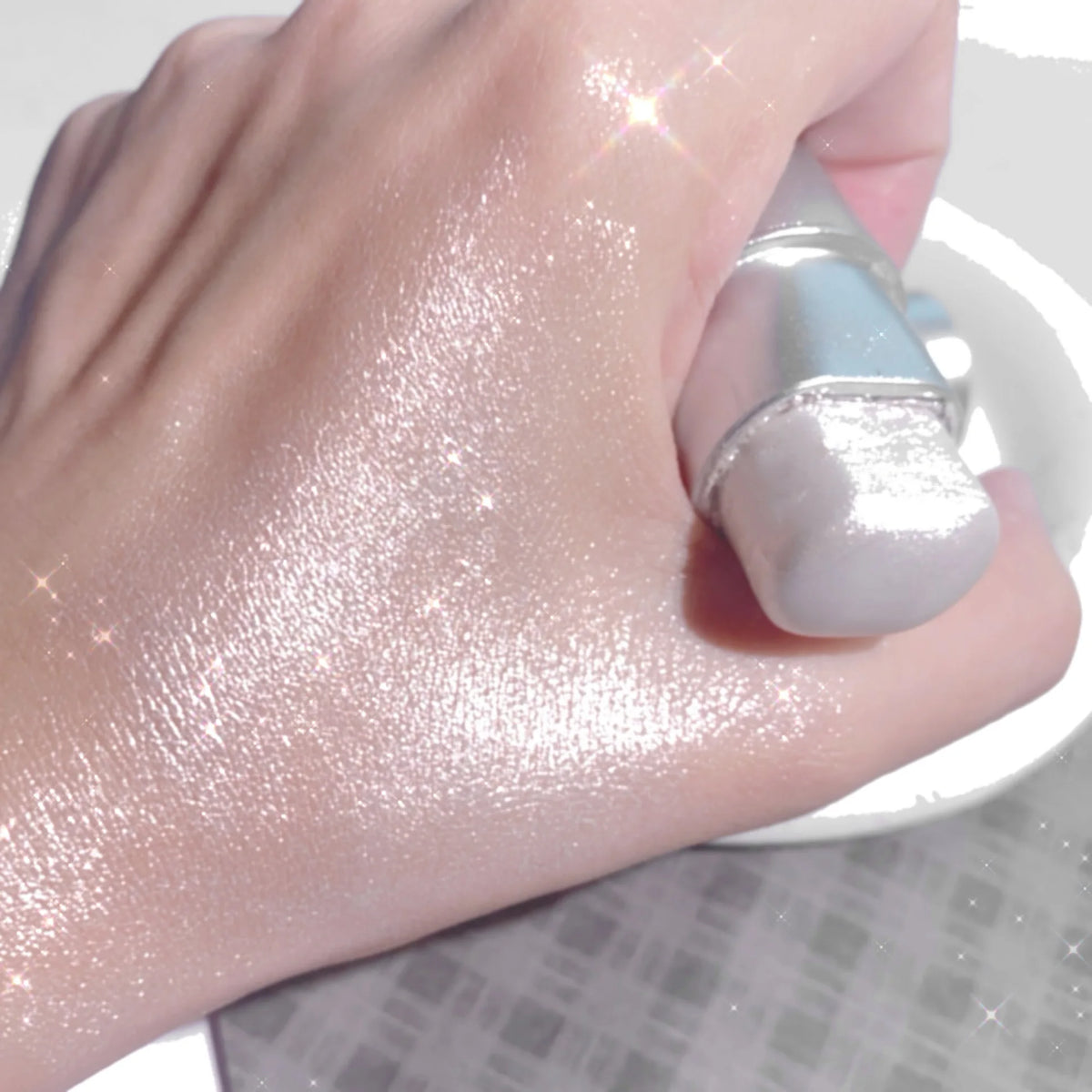 Glowy Highlighter Stick ¨C Shimmer Finish Waterproof Long-Lasting Easy Blend Multi-Look Face & Eye Contour Skin-Friendly Unisex