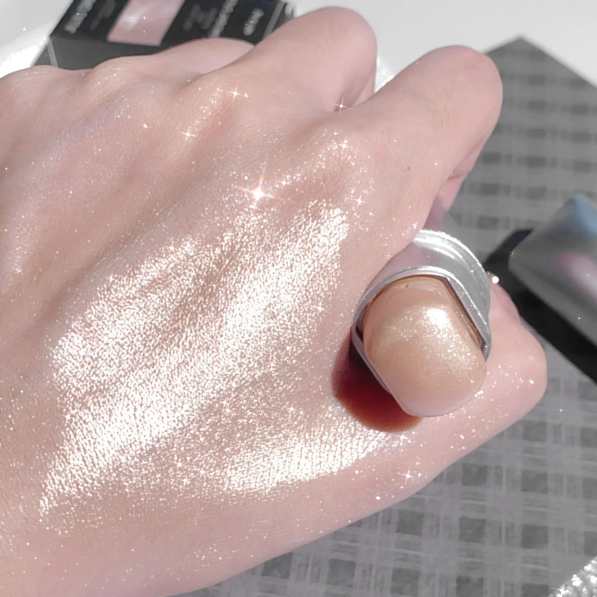 Glowy Highlighter Stick ¨C Shimmer Finish Waterproof Long-Lasting Easy Blend Multi-Look Face & Eye Contour Skin-Friendly Unisex
