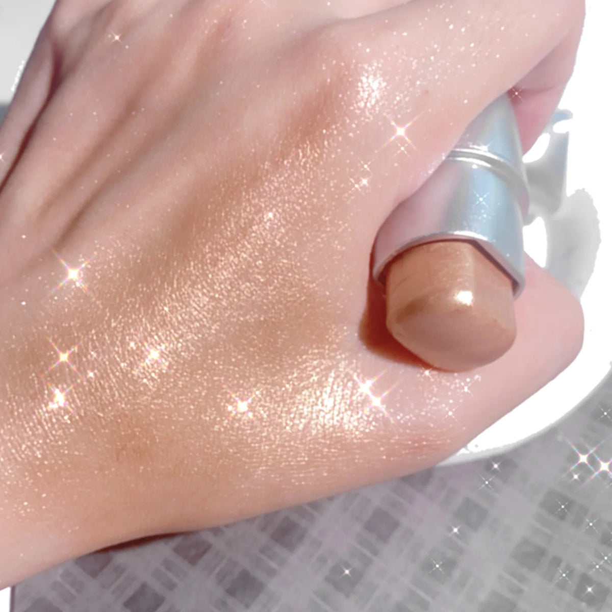 Glowy Highlighter Stick ¨C Shimmer Finish Waterproof Long-Lasting Easy Blend Multi-Look Face & Eye Contour Skin-Friendly Unisex